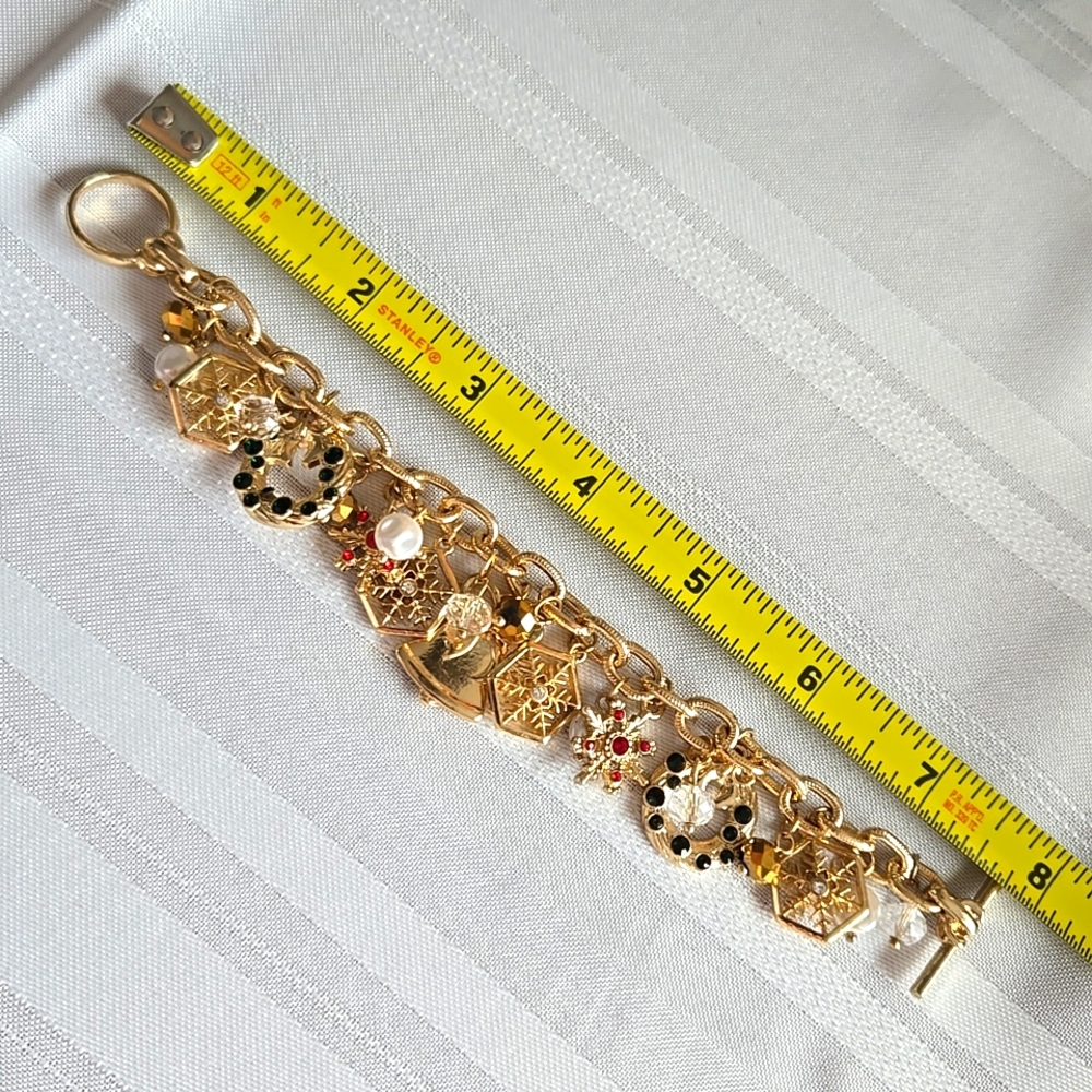 🎄GORGEOUS Christmas Charm Bracelet goldtone metal with colorful Rhinestones!🎄